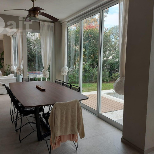 Imagen 3 de 21 de Venta Casa En Housing En Villa Warcalde 3 Dormitorios, Pileta.