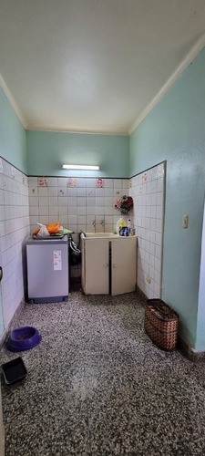 Imagen 28 de 30 de Chalet Cuatro Ambientes Con Dependencia De Servicio