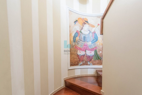 Extraordinaria Casa De Tres Plantas Ubicada En La Zona Más Exclusiva De La Península- Ref: 8706