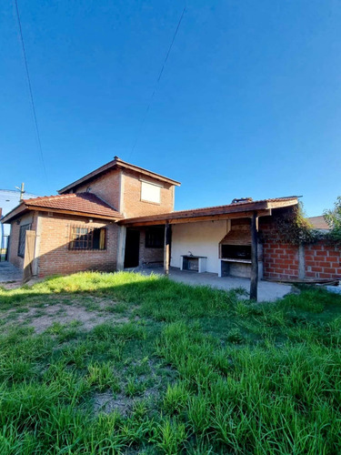 Casa En Esquina - Barrio El Bosque Pilar Centro