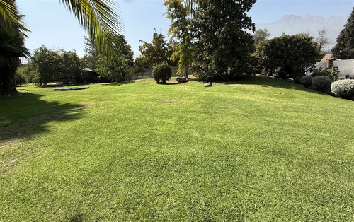 Casa En Venta De 6 Dorm. En La Reina