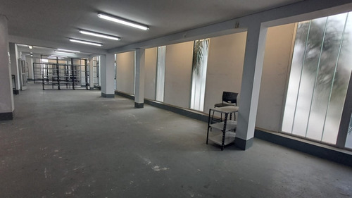 Local Comercial Con Depósito Y Oficinas Corporativas Montacarga Y Cochera