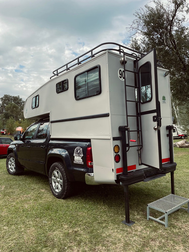 Conjunto De Camper Y Camioneta