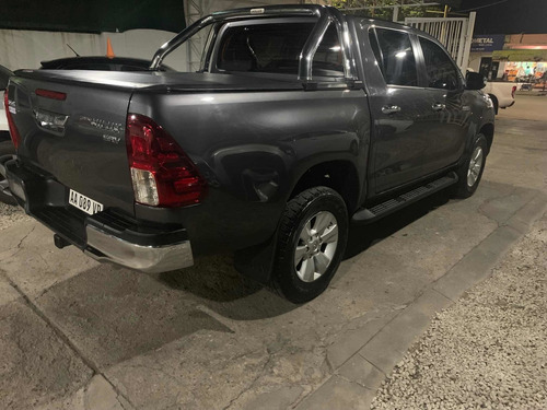 Imagen 4 de 5 de Toyota Hilux 2.8 Cd Srv 177cv 4x2 2016