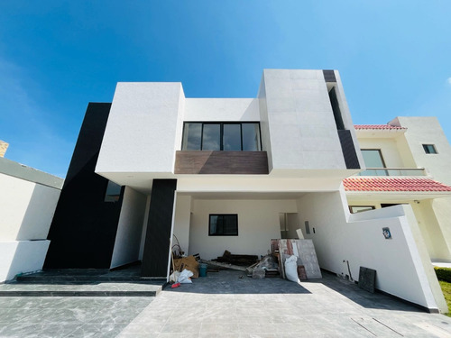 Casa En Venta En Veracruz. Con 4 Recamaras. Fracc. Las Palmas.