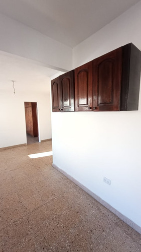 Alquilo Casa Céntrica A Mts De Plaza Colón,con Patio