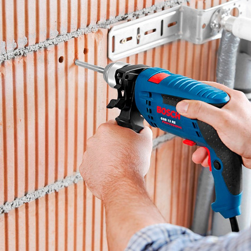 Taladro percutor eléctrico de 13mm Bosch GSB 13 RE 750W + accesorios con maletín de transporte 220V - 230V