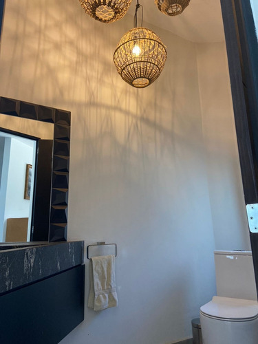 Imagen 6 de 13 de Casa En Venta Remodelada De 320 M2 A Un Paso De La Herradura