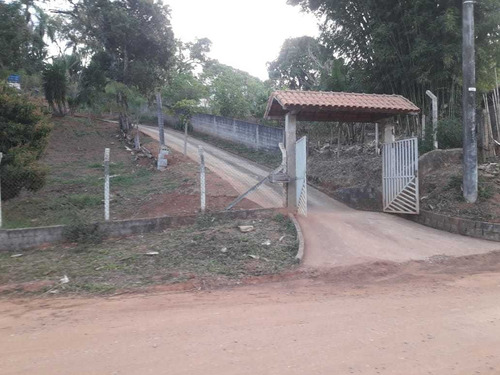 Chacará Para Temporada Com Piscina E Campo De Futebol
