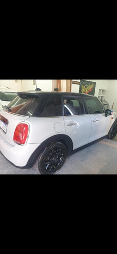 Imagen 9 de 10 de Mini Cooper 2017 1.5 F55 Pepper 136cv