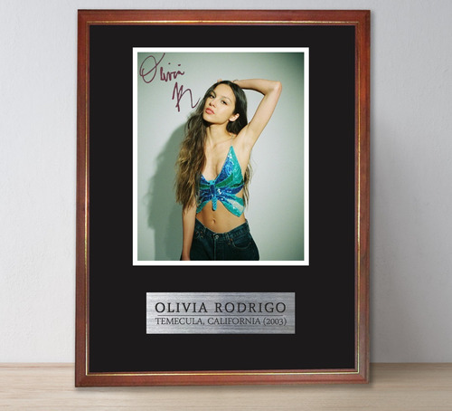 Olivia Rodrigo Foto Firmada En Cuadro Conmemorativo