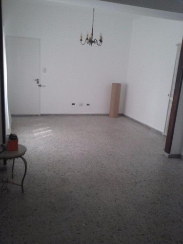 Imagen 6 de 19 de Amplio Departamento En Planta Baja Al Frente.