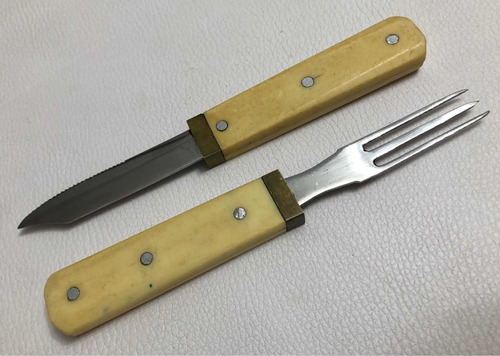 Antiguo Juego De Cuchillo Y Tenedor De Viaje En Baquelita