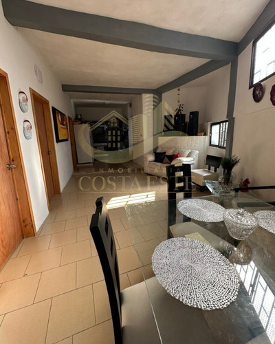 Casa En Venta Ubicada En Macuto, El Teleférico Ref 2627