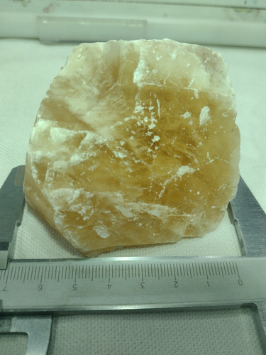 Calcita Dorada En Bruto ( 7cm, 288.6 Grs)