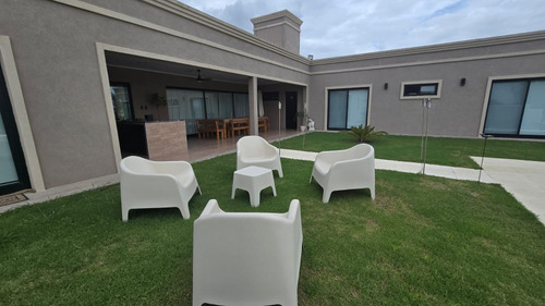 Casa En Venta Brandsen En Barrio Cerrado Con Pileta