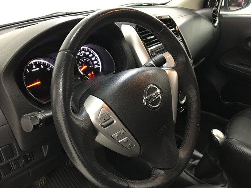 Imagem 6 de 11 de Versa Unique 1.6 16v Flex 4p Mec.