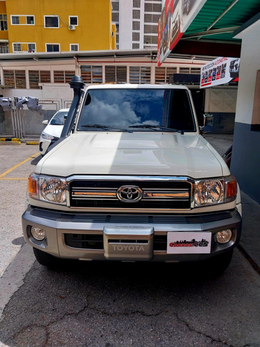 Toyota Land Cruiser 79 Hembrita 2022