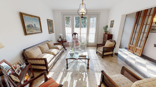 Imagen 8 de 25 de Casa Colonial, Impecable Estado, Con Jardin.