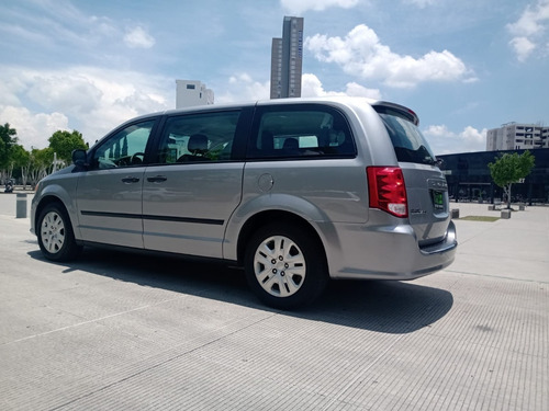 Imagen 5 de 15 de Dodge Caravan Se T/a Modelo 2017