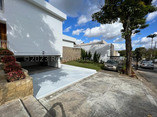 Ss: Vende Casa 23-19071 En Prados Del Este De 640 M2, 6h/6b/5pe