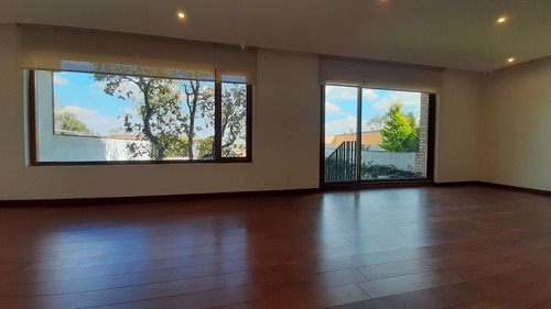 Imagen 8 de 30 de Hermosa Casa Con Jardin Y Roof En Paseo De Las Lomas!