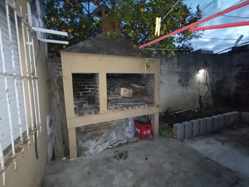 Venta Casa 3 Ambientes En Lote Propio Excelente Estado