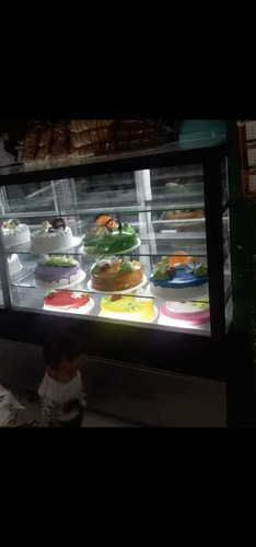 Exhibidora De Tortas Modelo Cuadrada Especial