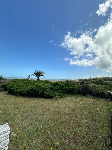 Exclusiva Residencia De Época A Pie De Playa Con Un Terreno Natural Y Vistas Espectaculares