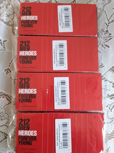 Imagen 2 de 3 de Perfumero Carolina Herrera 212 Heroes Man Edt 1.5ml X 12un.