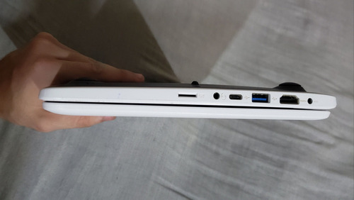 Netbook Juana Manso Blanco (Usado)