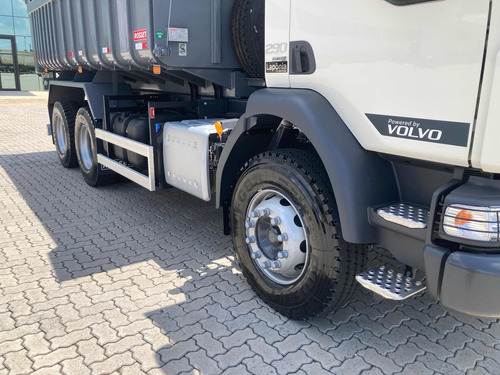 Volvo Vm 290 6x4 31330 31280 2730 3131 Caçamba Rosseti 12mt