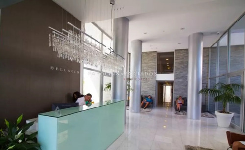 Hermoso Apartamento En Venta En Torre Bellagio, Punta Del Este.