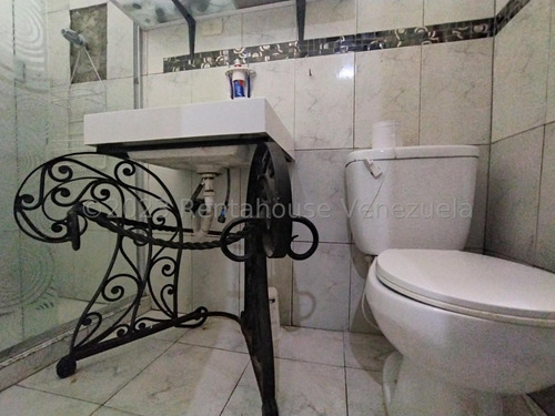 Casa En Venta En El Limon Maracay Aragua 24-15568 Irrr