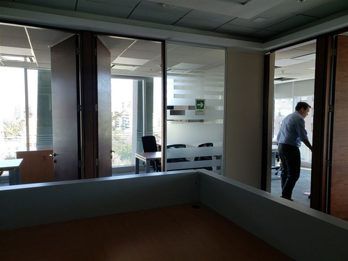 Imagen 10 de 14 de Oficina En Arriendo En Las Condes, Cuenta Con Mobiliario