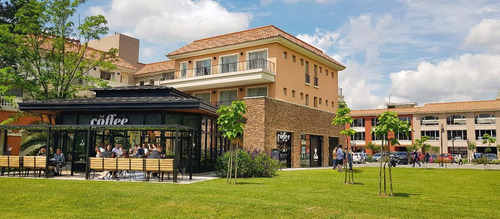 Local Comercial De 63 M2 En Excelente Ubicación En Pueblo Caamaño -pilar