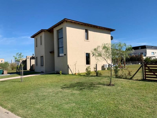 Imagen 1 de 12 de Casa En Dos Plantas 3 Dorm+dep/ Barrio Privado San Gabriel/ Muy Luminosa!!