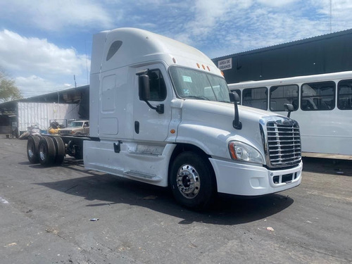Freigthliner Cascadia Chasis Cabina Torton Blanco