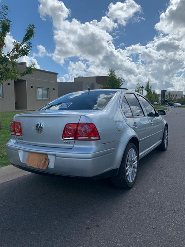 Volkswagen Bora 1.8 Highline T 180cv Cuero 2011