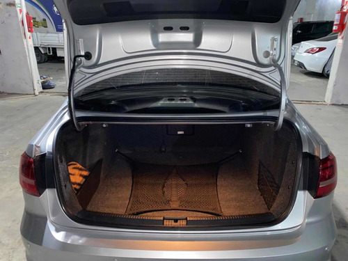 Imagen 11 de 15 de Volkswagen Vento 2.5 Advance Plus 170cv Tiptronic 2015