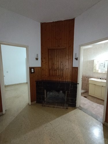 Casa De 2 Dormitorios + Local - Todo En Pb