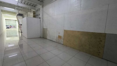Amplio Y Centrico Local Comercial (77204)
