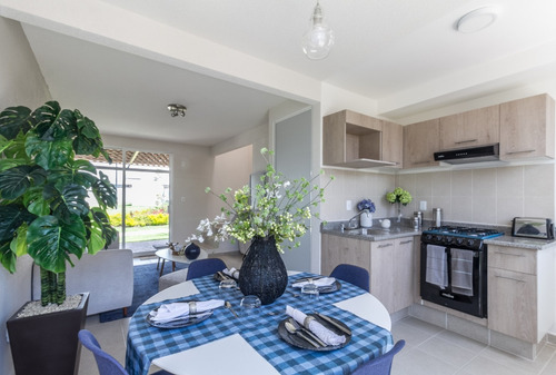 Imagen 4 de 14 de Venta De Casa Con Terraza Frente A La Alberca