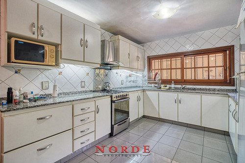 Venta Mataderos Montiel 1900 Casa 5 Ambientes Terraza Garaje