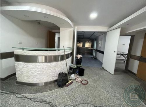 Se Vende Clínica O Casa Comercial En Chuao
