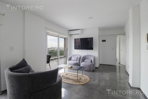 Departamento En Venta De 4 Ambientes Con Balcón Aterrazado Y 3 Cocheras Cubiertas En Morón.