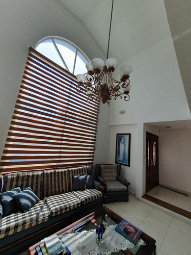 Hermosa Residencia En Centro Sur, Claustros Del Sur, C.342 M2, 3 Niveles