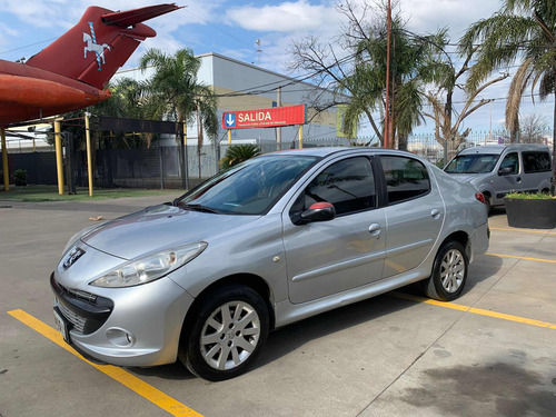 Peugeot 207 1.4 Sedan Xs
