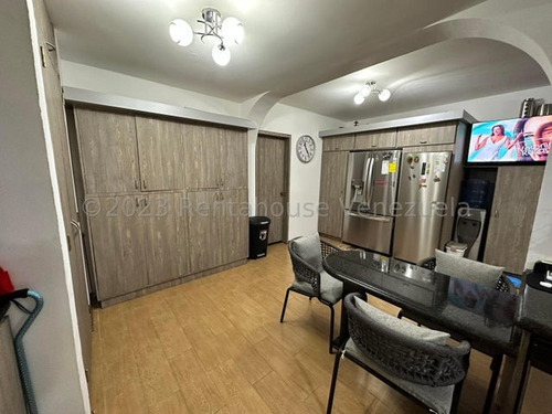Casa En Venta, Ubicada En La Urbanizacion El Cafetal Mls #23-33904
