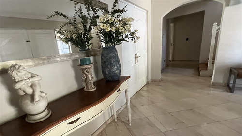 Casa En Venta De 7 Dorm, 2 Suite ,4 B ,en Lo Barnechea